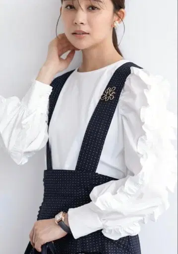 아메노치하레 프릴 슬리브 풀오버