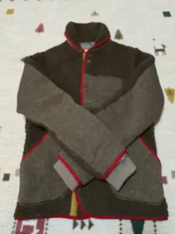 브라운 플리스 자켓 빨간색 파이핑