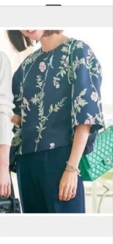 Chesty 시노와즈리 네이비 블라우스