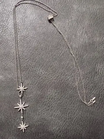 별 모양 모티브 목걸이