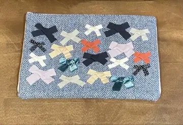 네세세아 해리스 트위드 클러치백 리본 자수 파우치