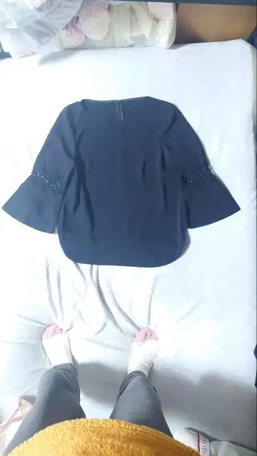 블랙 플레어 슬리브 블라우스