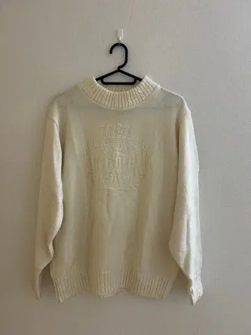 아이보리 하이넥 스웨터