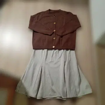 포근하고 귀여운 겨울 코디 브라운 니트 가디건 속기모 스커트