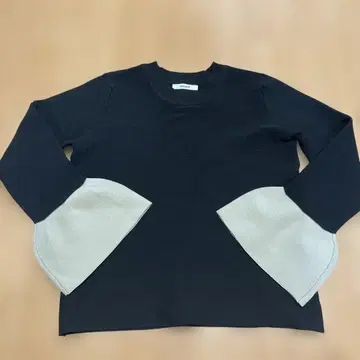 RADIATE 플레어 소매 니트