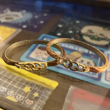 골드 디자인 뱅글