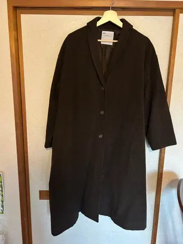 다크 브라운 롱 코트 버튼 포함