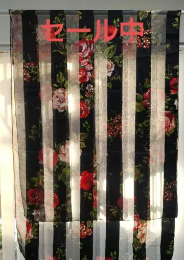 마크로저의 스카프 장미꽃, 비침 있음