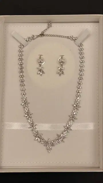 LoveTiara 포지 지르코니아 목걸이 & 귀걸이 세트 박스 포함