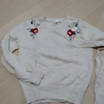 릴리 브라운 니트