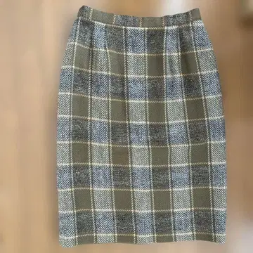 올리브 그린 체크 무늬 타이트 스커트