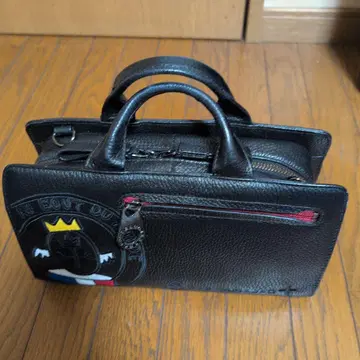 까스텔바작 자수가 들어간 가죽