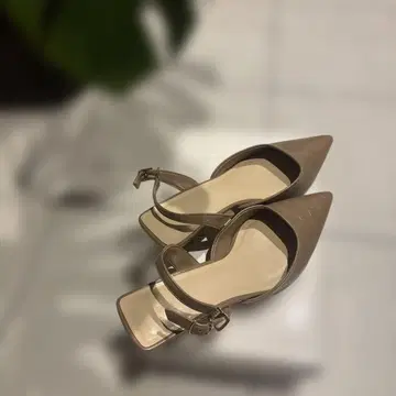 베이지 스틸레토 하이힐 240