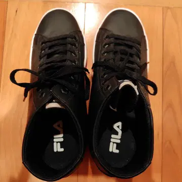 FILA 블랙 하이컷 스니커즈