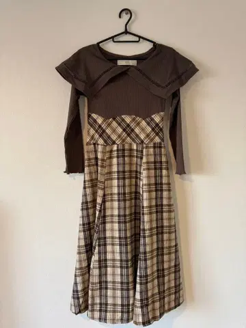 tocco 브라운 체크 긴팔 무릎 기장 원피스