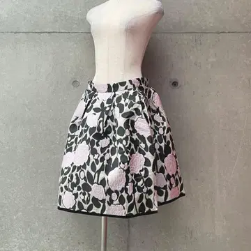 택 포함 새상품 턱 자카드 플레어 스커트 핑크 계열 M