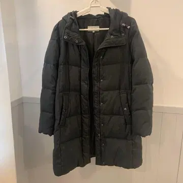 다크 그레이 후드 부착 롱 다운 자켓