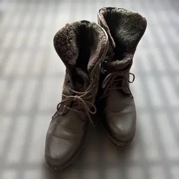 BALLY 숏부츠 무스탕