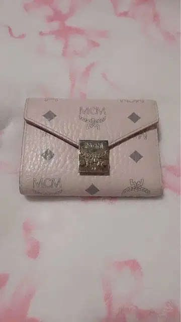 MCM 핑크 가죽 3단 폴더형 지갑