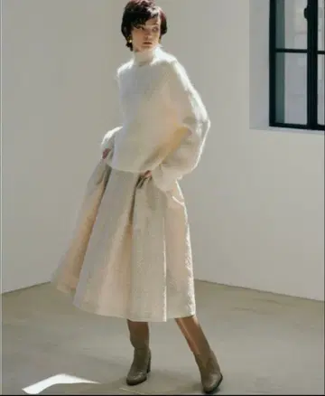 Mila Owen 턱 디자인 자카드 플레어 스커트