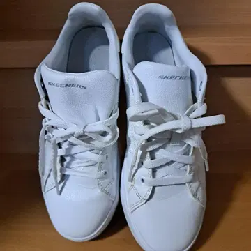 SKECHERS 화이트 스니커즈 24cm