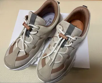 남편이 잠든 후에 바로 신는 스니커즈 베이지 L 사이즈