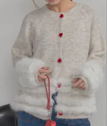 택 포함 미사용 새상품 하트 버튼 퍼 가디건 두아무르