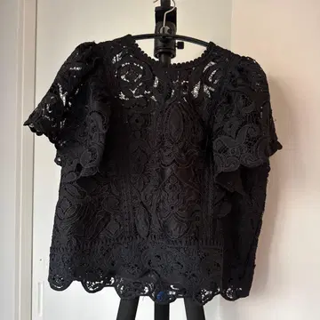 [ 에디트 신 (Edit Sheen) ] 레이스 플레어 소매 블라우스