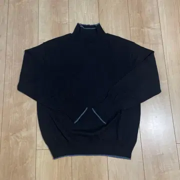 북유럽, 생활용품점 포인트 컬러 라인의 하이넥 니트