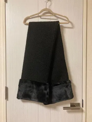 블랙 보아 퍼 롱 스카프