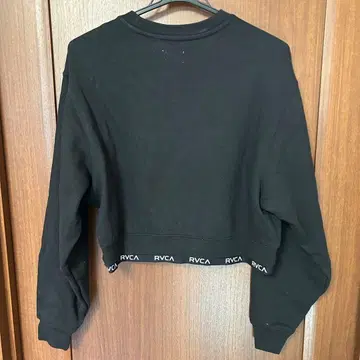 RVCA 크롭 맨투맨