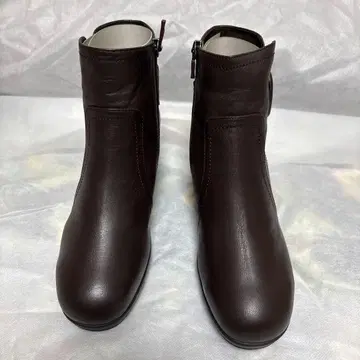 [ BeauFort ] 버클 모티브 통굽 숏부츠