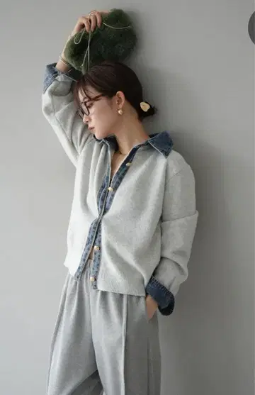 데님 카라 부착 가디건