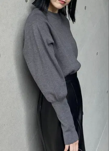 크루넥 볼륨 슬리브 니트