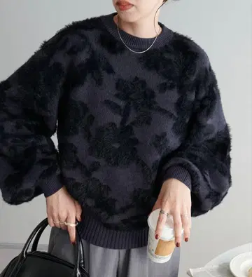 DISCOAT 페더얀 모티브 자카드 풀오버 니트 블랙