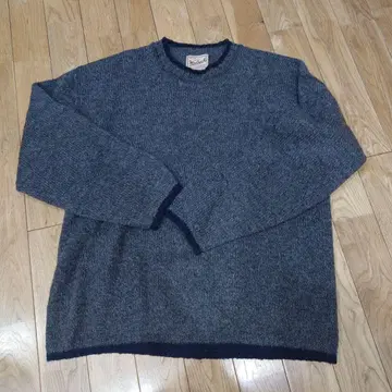 다크 그레이 크루넥 스웨터