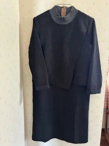 AuieF 바이컬러 백 지퍼 니트 원피스