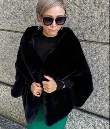 JENNE 리치 볼륨 퍼 케이프