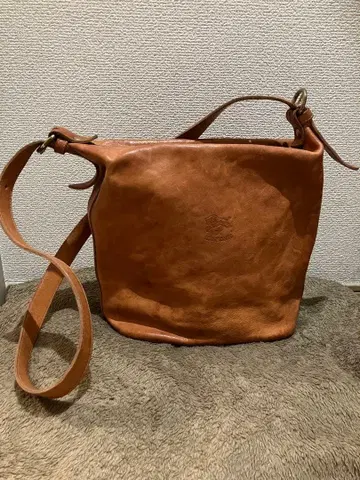 일비종떼 버킷 숄더백