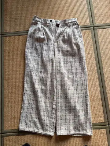 ETELIO 투 턱 트위드 팬츠 M 사이즈 화이트 블랙 스트라이프