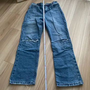 자수 장식 블루 데님 팬츠