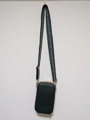 다크 그린 숄더백