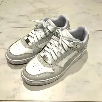 [ 한 번 사용 ] PUMA 화이트 x 그레이 스니커즈 23.5cm