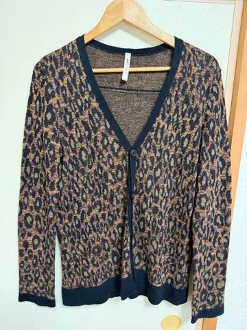 glamb 그램 레오파드 무늬 가디건