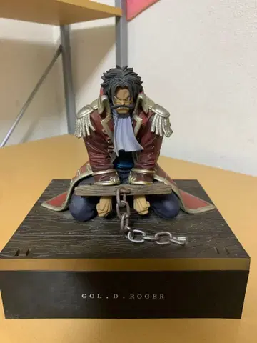 골드 D 로저 피규어