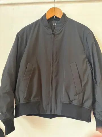 UNIQLO 블랙 MA-1 자켓