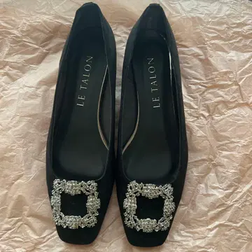 LE TALON 블랙 플랫 펌프스 비쥬 부착