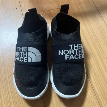 THE NORTH FACE 스트랩 포함 스니커즈 블랙