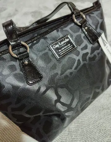 Guy Laroche 블랙 토트백 미사용