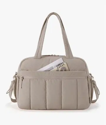 여행 가방 베이지